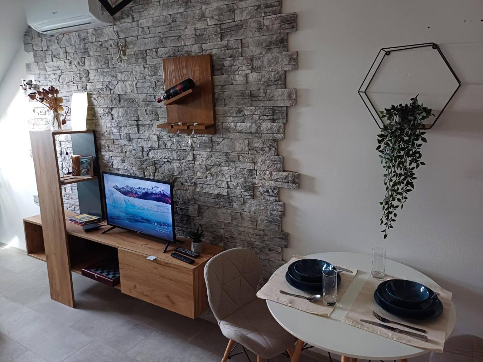 Apartment Centrum - Free Private Parking Novi Sad Eksteriør billede