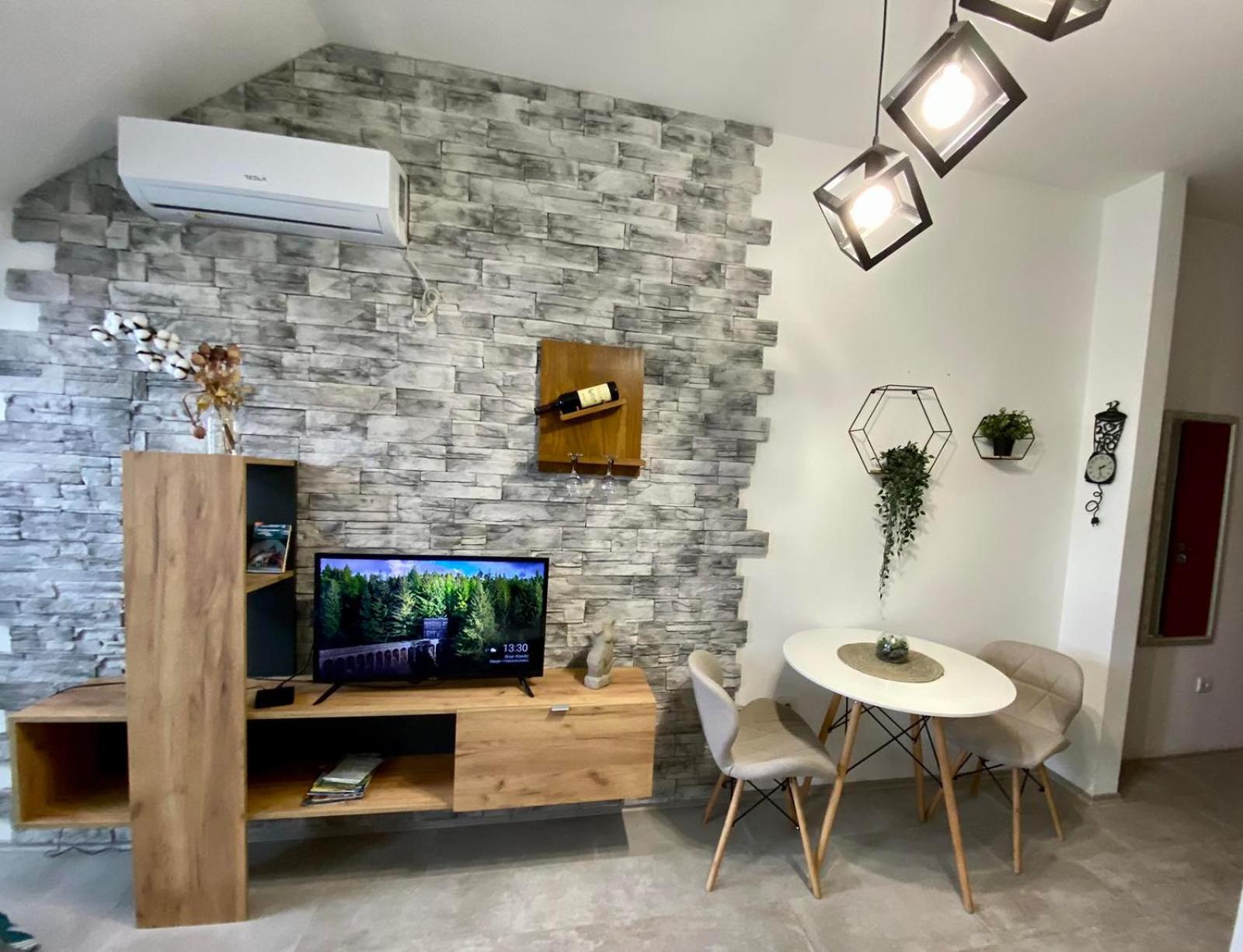 Apartment Centrum - Free Private Parking Novi Sad Eksteriør billede